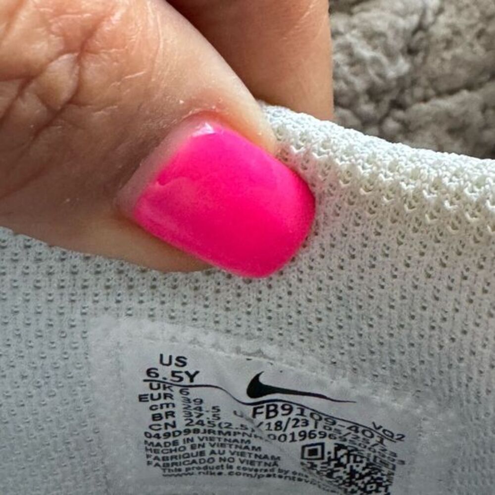 Nike Women’s Sneakers White Black Pink Low-Top - Picture 4 of 6